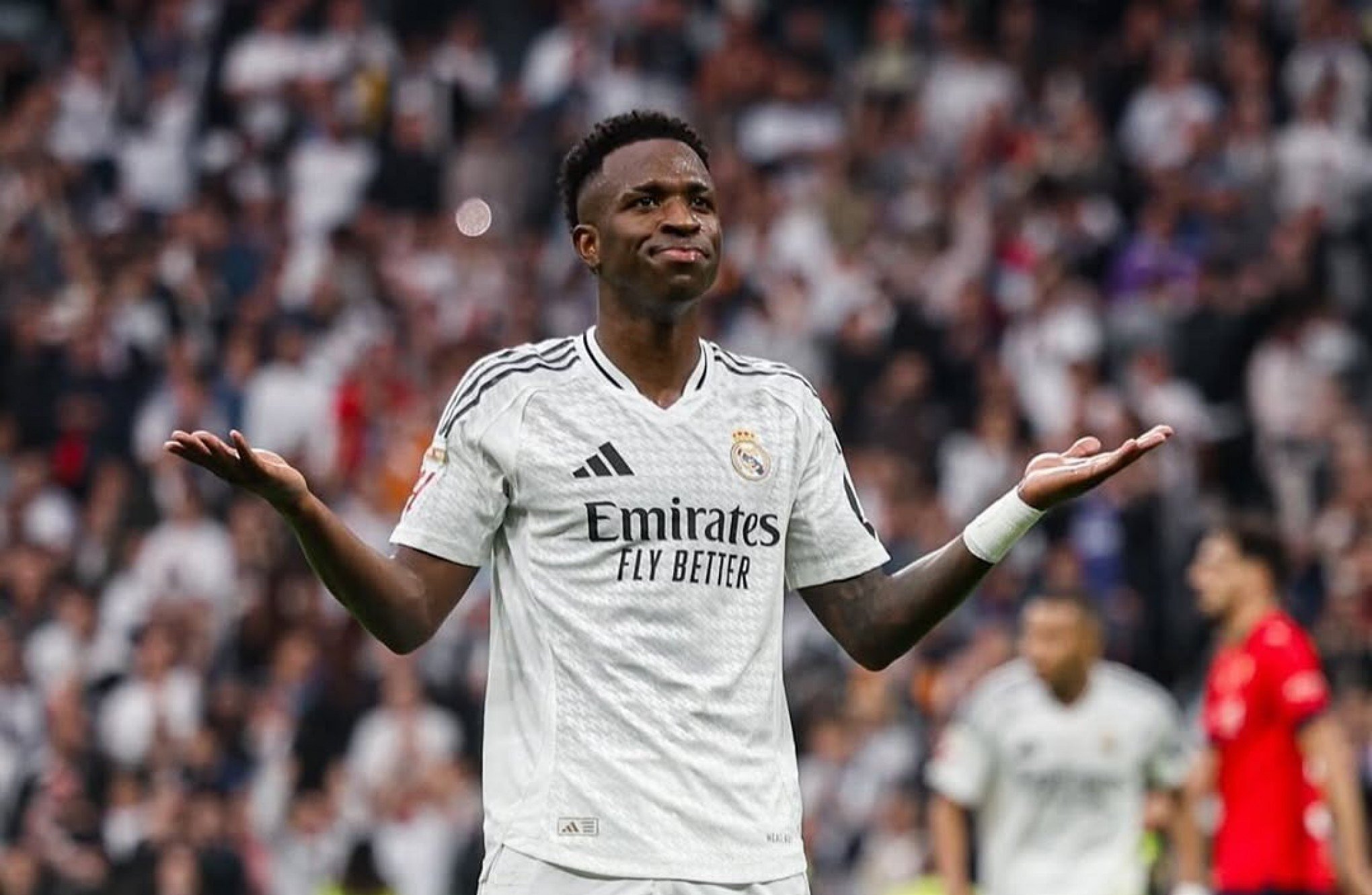 Jornal espanhol elege Vinícius Júnior como melhor jogador do mundo