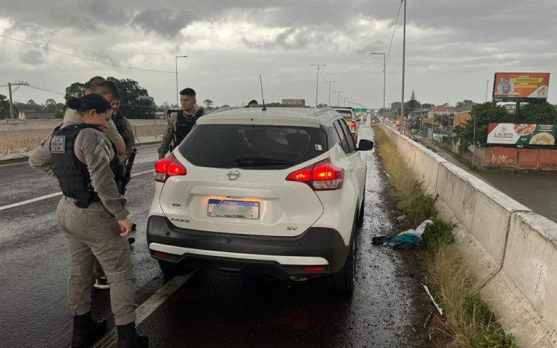 Busca por carro roubado termina em troca de tiros na ERS-118, em Sapucaia do Sul