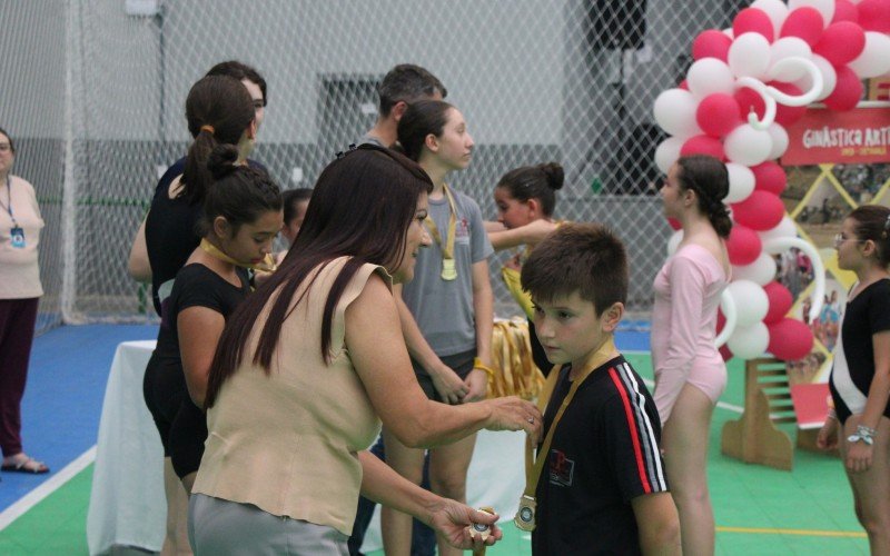 Alunos receberam medalhas ao final do Festival