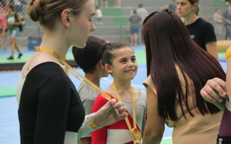 Alunos receberam medalhas ao final do Festival