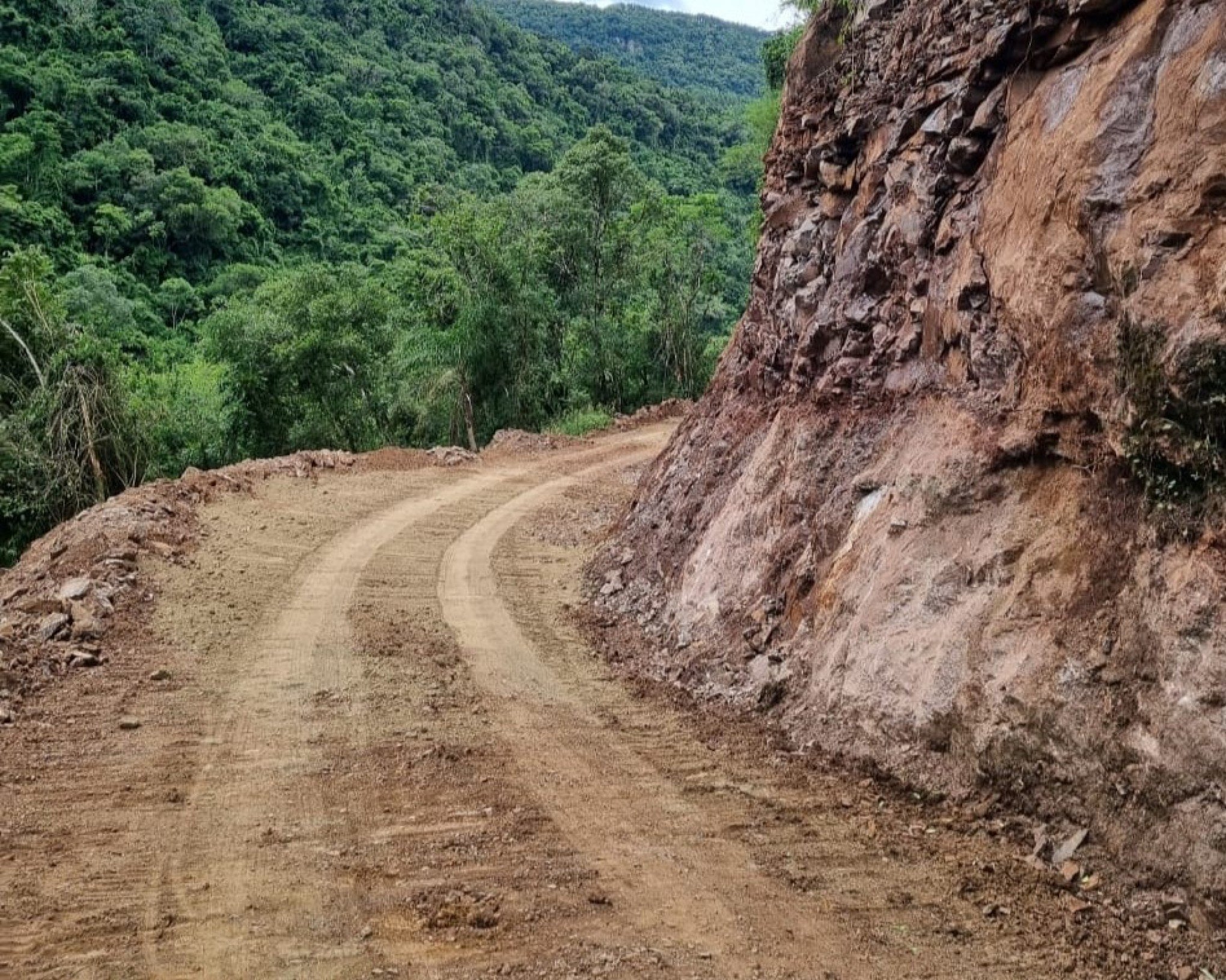 Via que liga Gramado e Caxias do Sul é liberada para trânsito de veículos