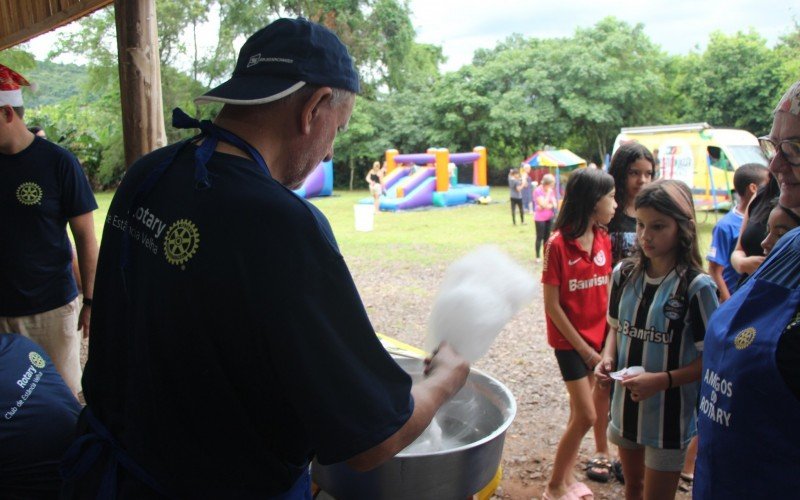 Festa de Natal do Rotary Club encanta 500 crianças em Estância Velha com diversão e solidariedade | abc+