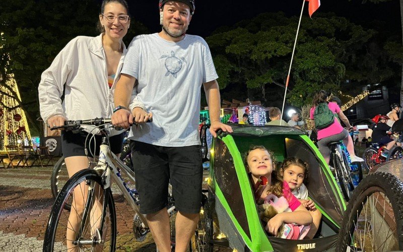 Cassiano Fuentes, 46, e Fernanda Fuentes, 43, com as filhas | abc+