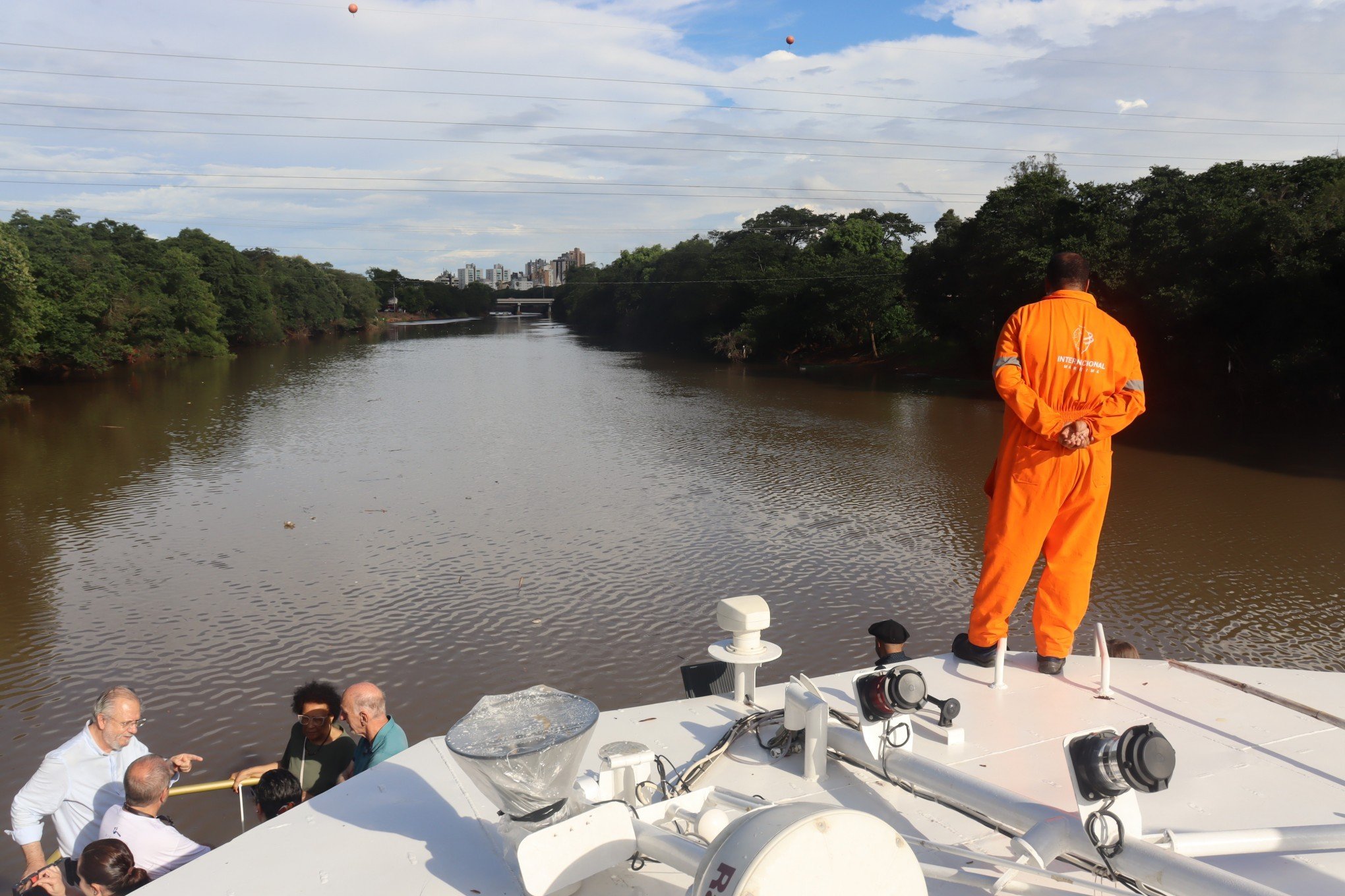 Como foi o primeiro passeio do barco-escola Peixe Dourado pelo Rio dos Sinos