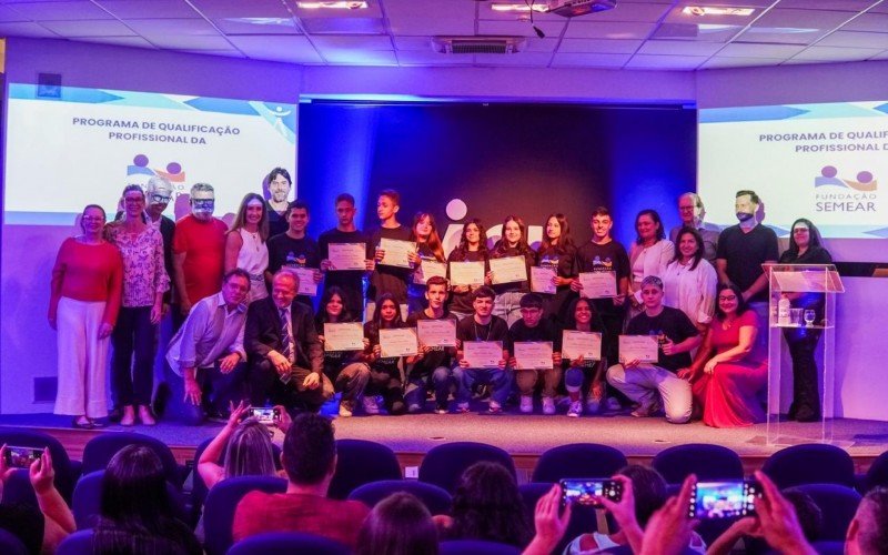 Fundação Semear faz formatura de 15 jovens do Projeto Vencer e celebra 20 anos de impacto social | abc+