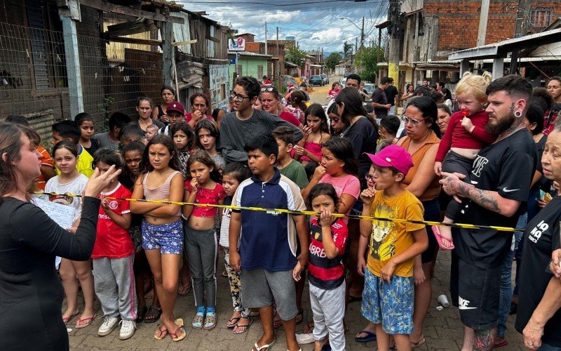 Natal da Dona Beia presenteia 150 crianças do bairro Santo Afonso, na tarde deste domingo (15)