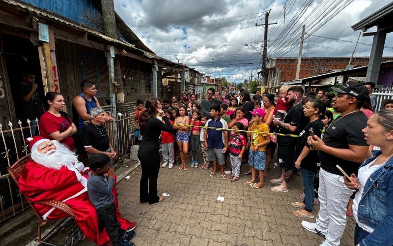 Natal da Dona Beia presenteia 150 crianças do bairro Santo Afonso, na tarde deste domingo (15)