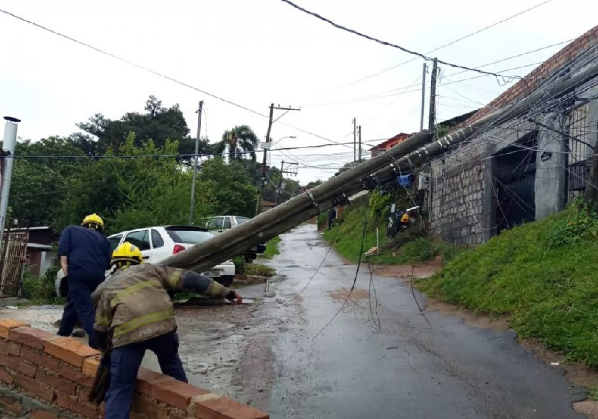 CICLONE BIGUÁ: Rio Grande do Sul tem pelo menos 230 mil clientes sem energia elétrica