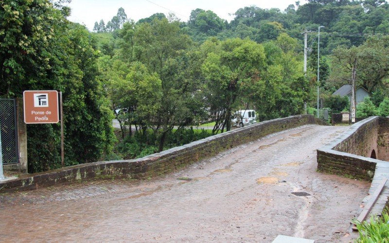 Trânsito na antiga ponte agora é somente para pedestres