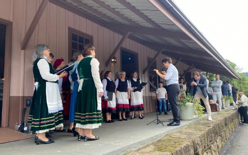 Grupo Etnias se apresenta na reabertura do Museu do Trem de Gramado