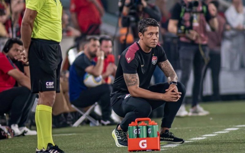 Presidente do Vitória confirma procura de Grêmio por Thiago Carpini | abc+