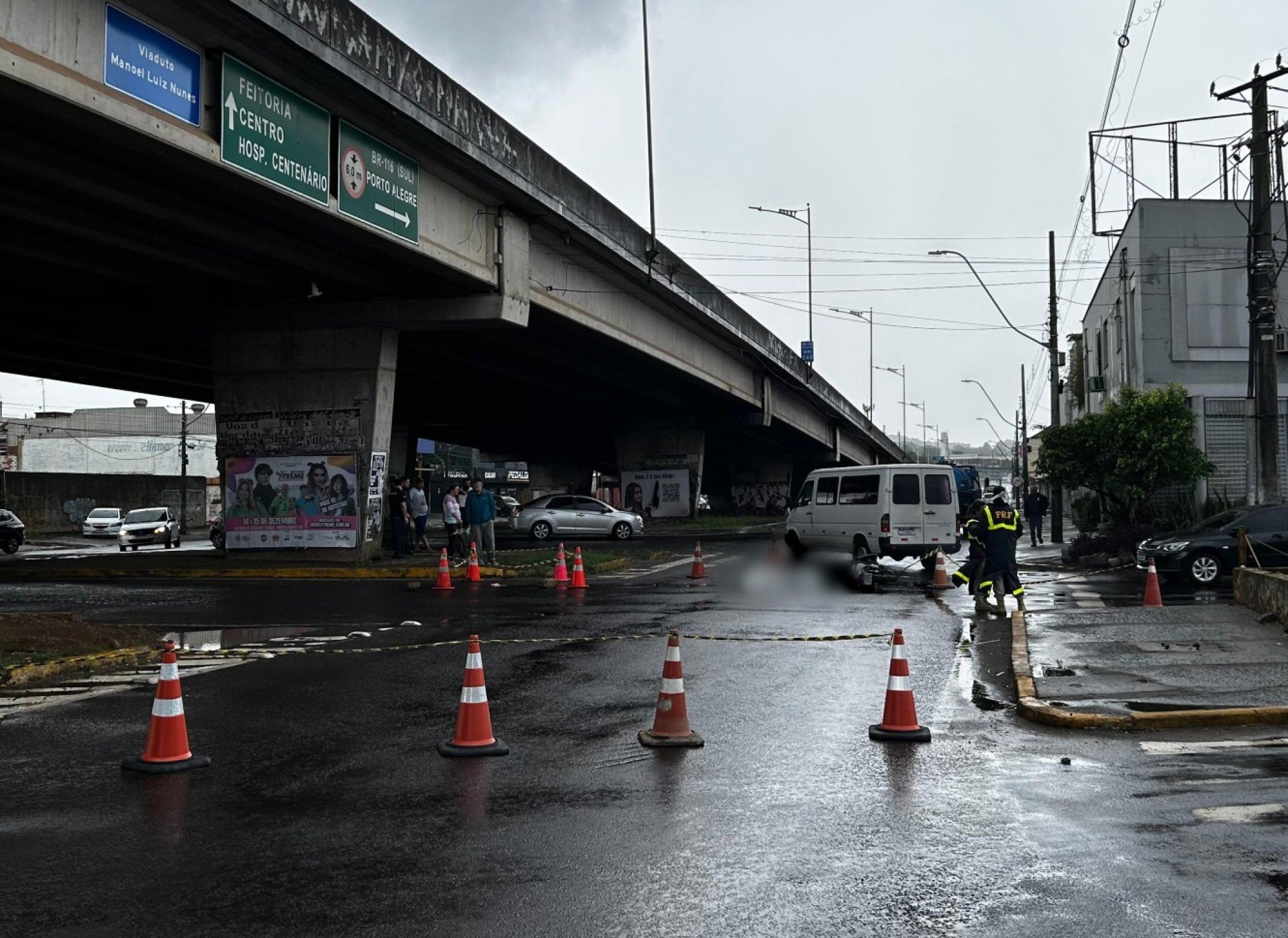 BR-116: Homem morre após acidente entre moto e caminhão na região