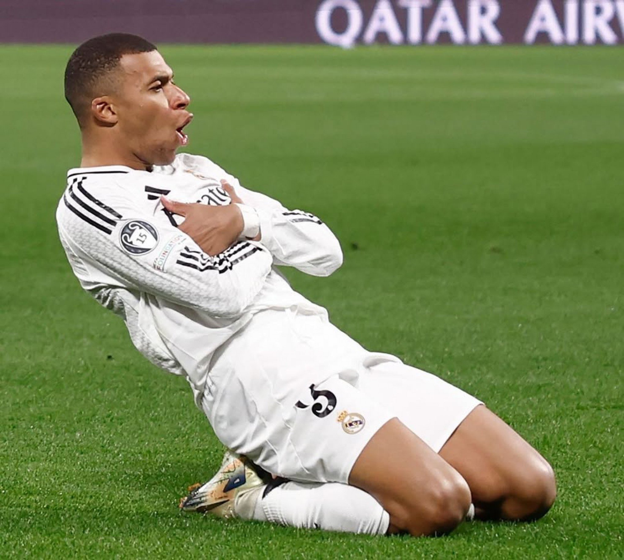 Mbappé supera Cristiano Ronaldo em número de gols no início de Real Madrid