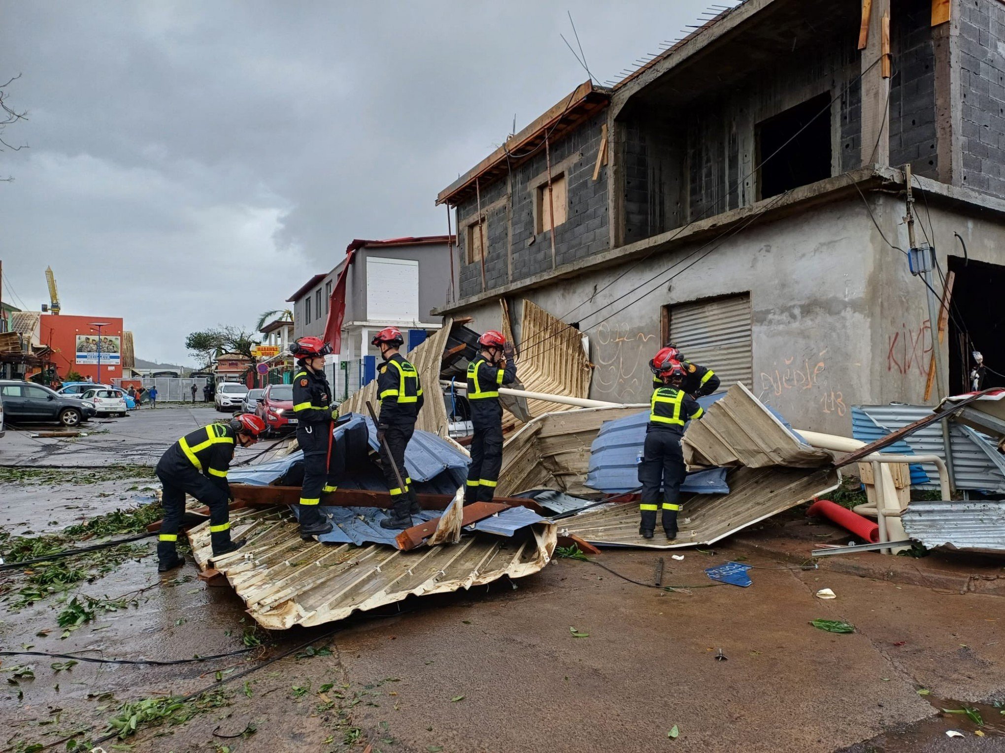 VÍDEO: Ventos de quase 230 km/h do ciclone Chido causam destruição em arquipélago francês