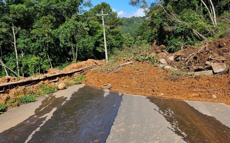 Estrada Elvira Benetti está bloqueada em Gramado