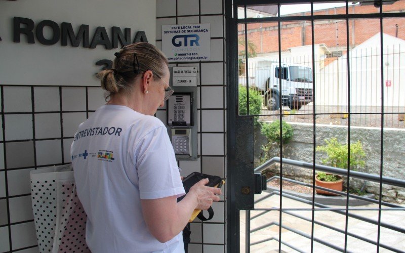 Entrevistadora do Enani realiza visitas domiciliares para aplicar pesquisa | abc+