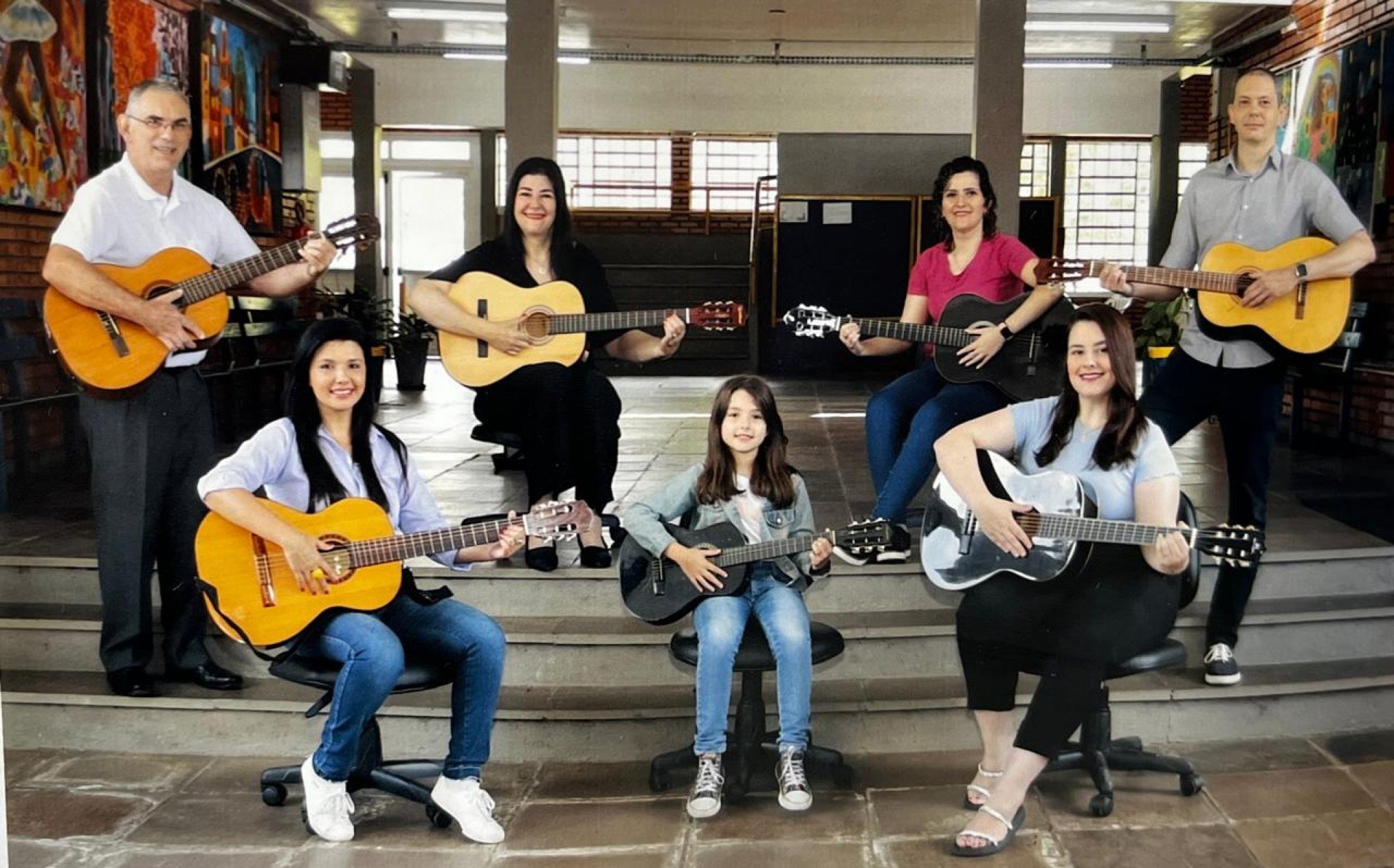 Camerata de violões formada por professores de escola de Portão se apresenta nesta quarta