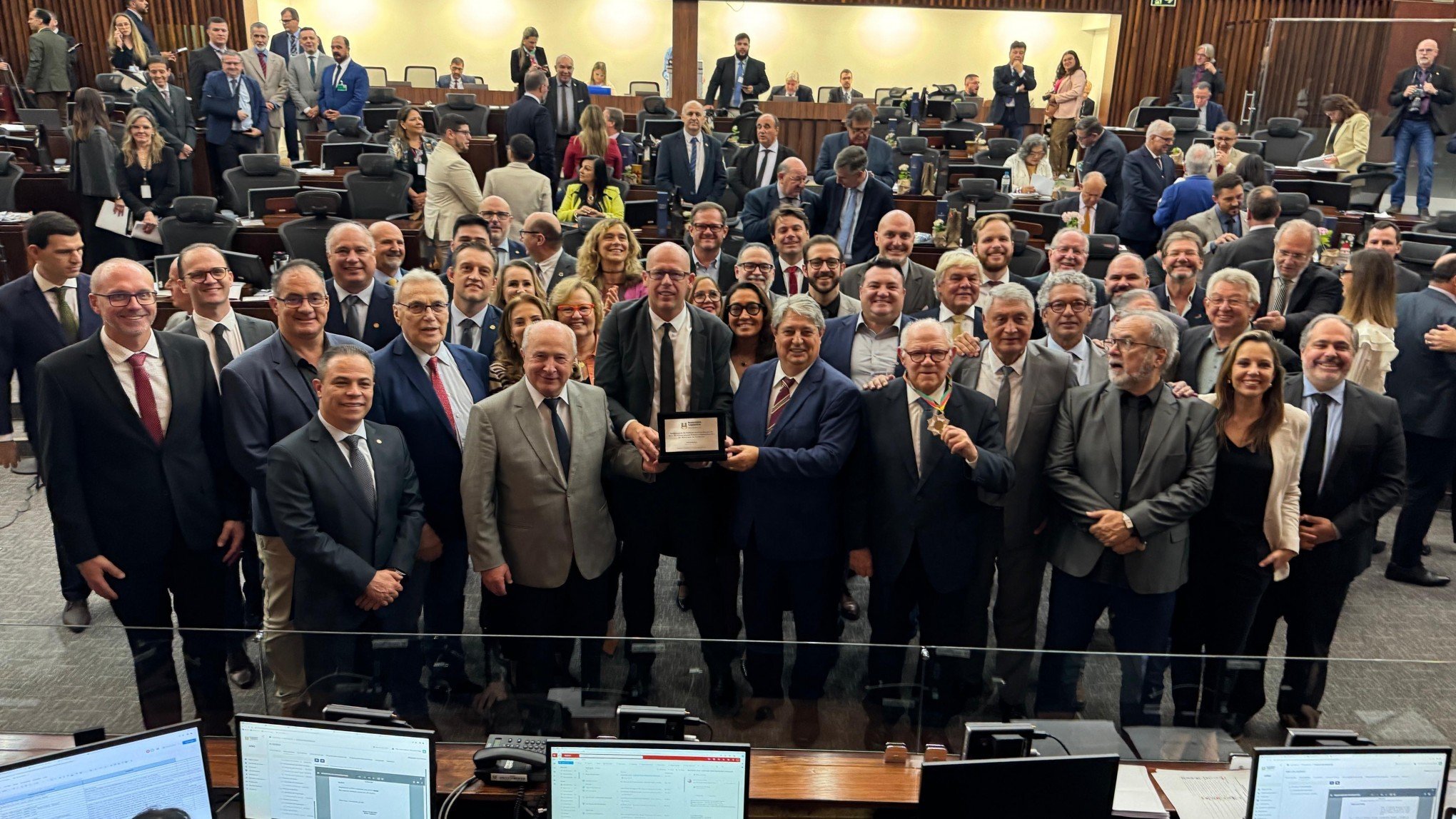 Gramado e ex-prefeito são homenageados na Assembleia Legislativa do Estado