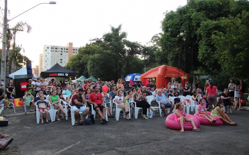 Duendes alegraram as crianças