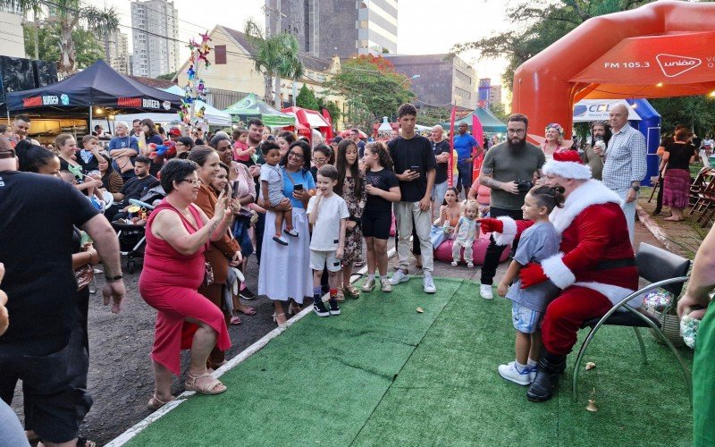 Bom Velhinho recebeu o carinho das crianças