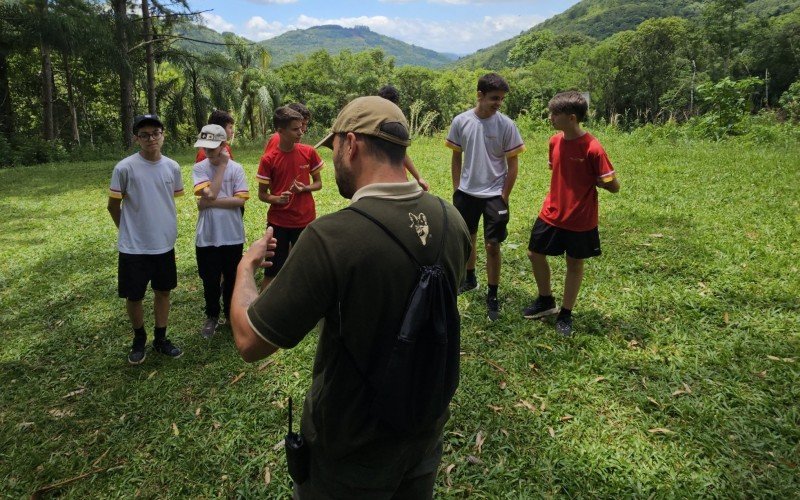 Escolas visitam parques e tem aula de educação ambiental com o projeto Loboguará