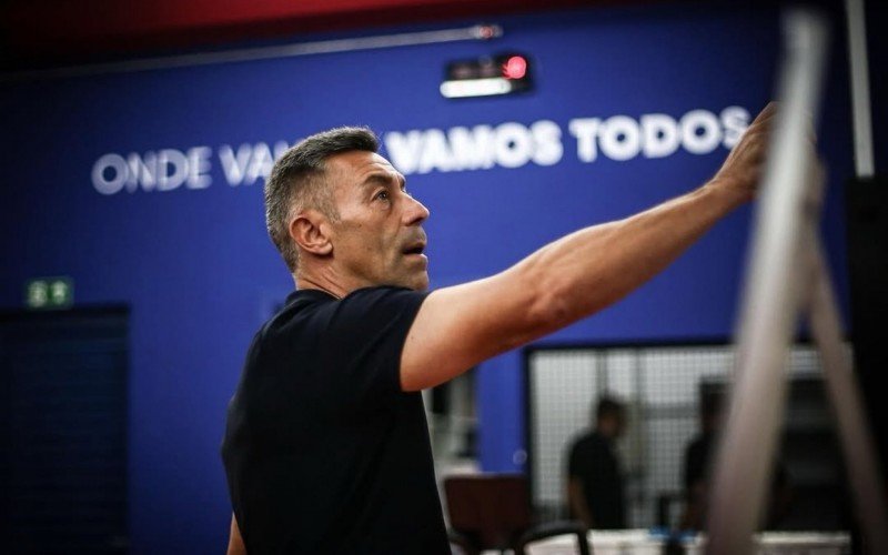 Santos confirma Pedro Caixinha como treinador para 2025 | abc+