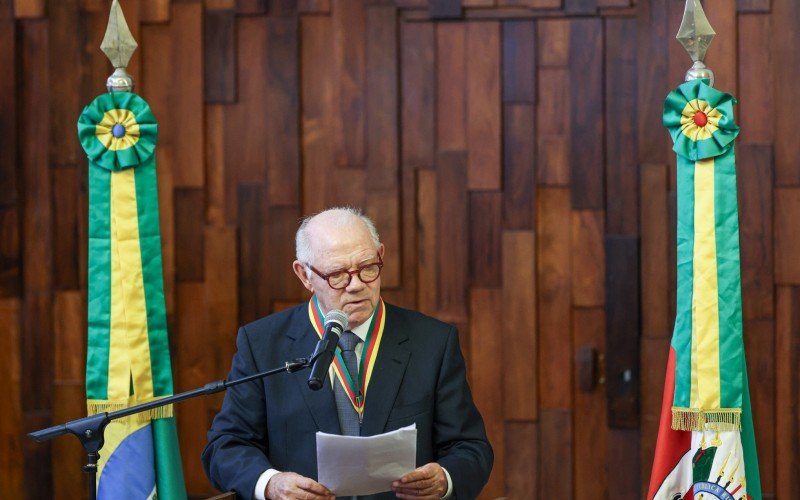 Pedro Bertolucci recebe a Medalha do Mérito Farroupilha 