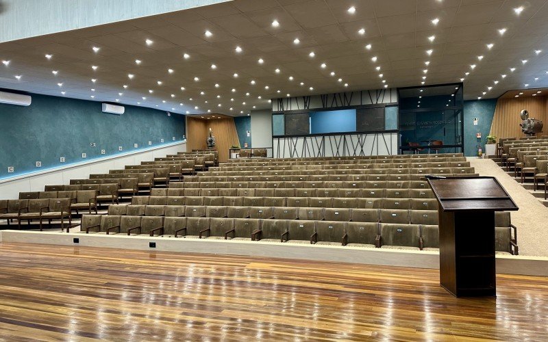 Teatro Elisabeth Rosenfeld foi revitalizado pela Câmara 