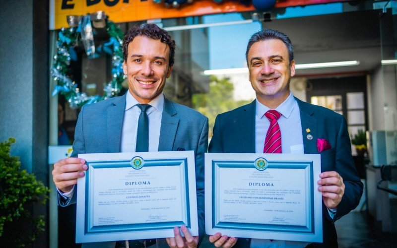 Gustavo Zanatta (Republicanos), e seu vice-prefeito, Cristiano Braatz(MDB), foram oficialmente diplomados no Teatro Therezinha Petry Cardona | abc+