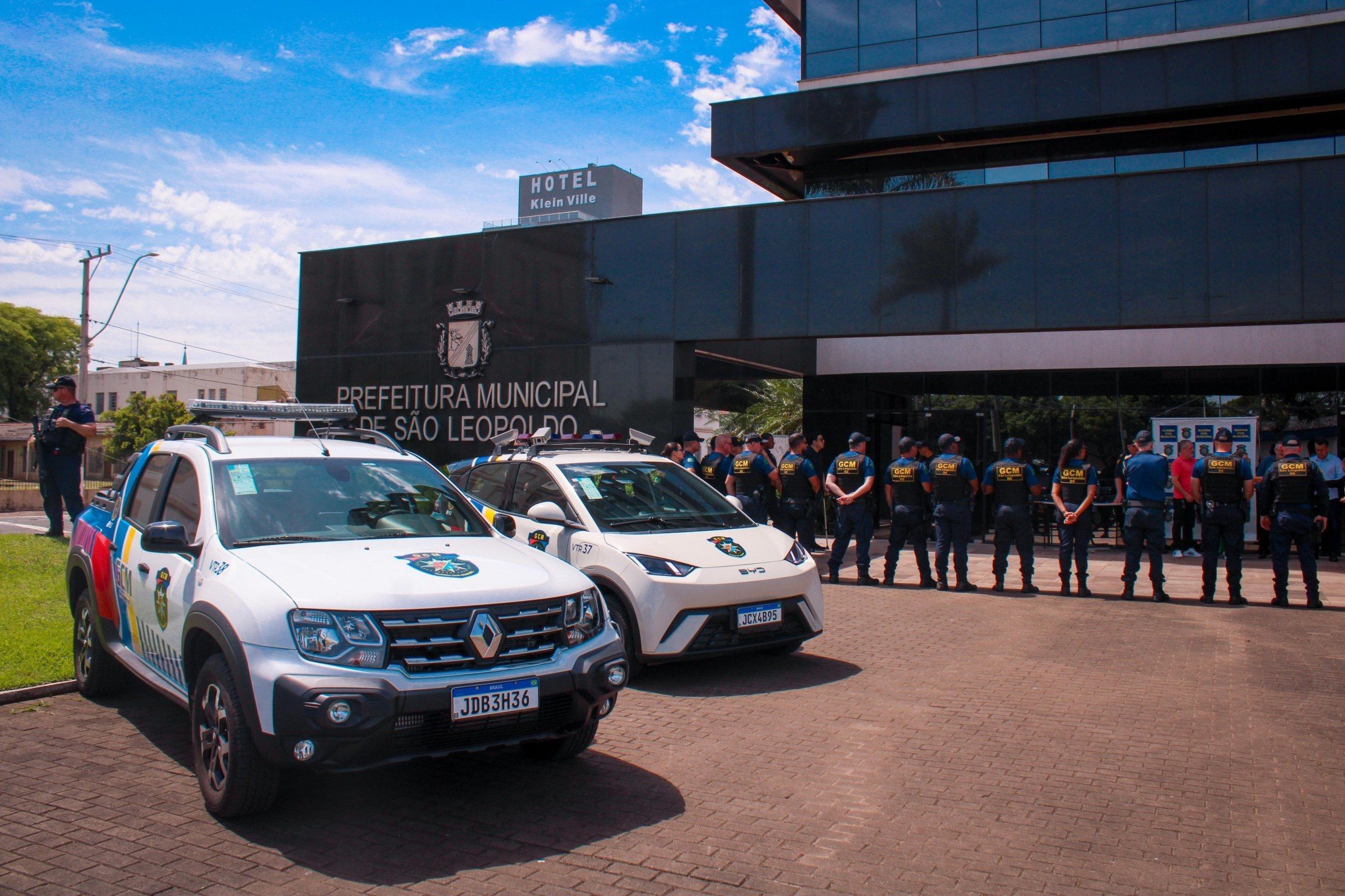 Guarda Civil Municipal de São Leopoldo recebe novas viaturas e armas de choque