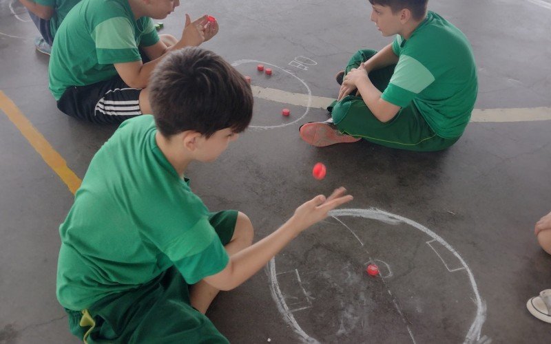 Jogo de tabuleiro matakuza foi uma das atividades na Educação Física  | abc+