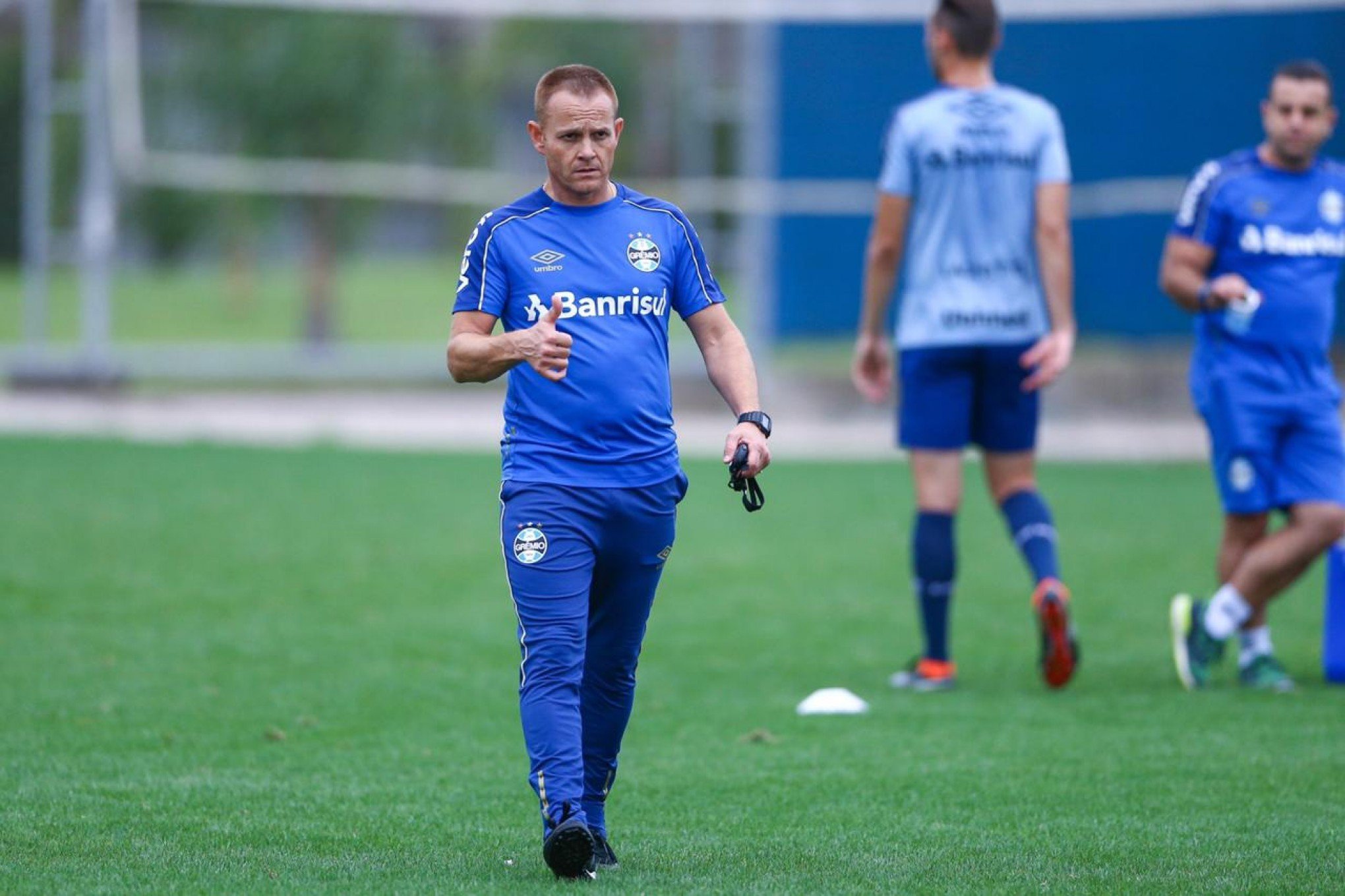 Ainda sem treinador, Grêmio anuncia preparador físico