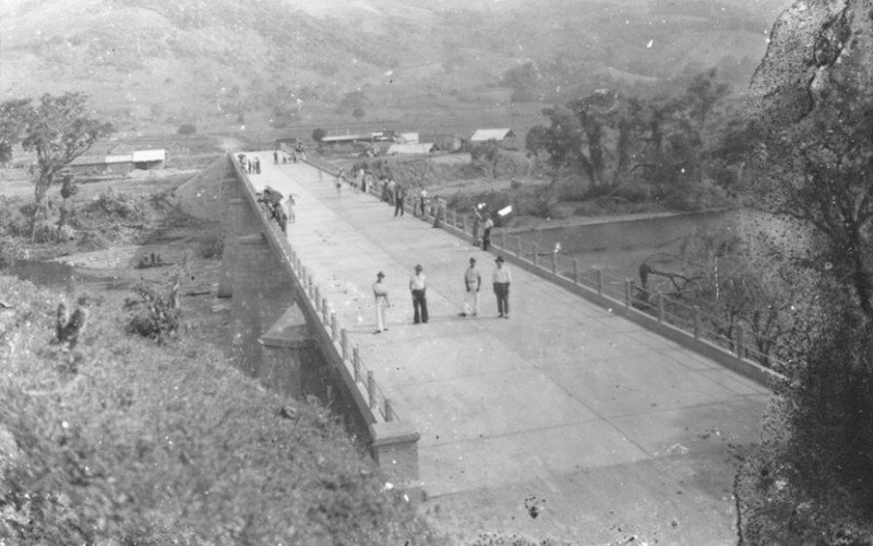 Antiga ponte sobre o Rio Caí  | abc+