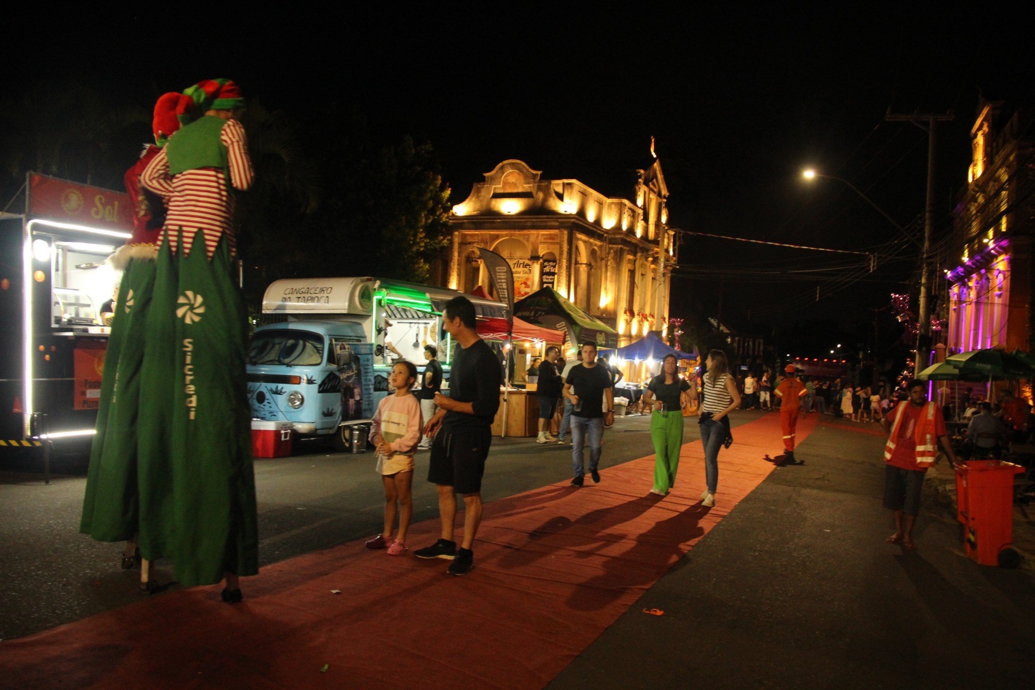 Hamburgo Velho celebra Natal com luzes, arte e Papai Noel