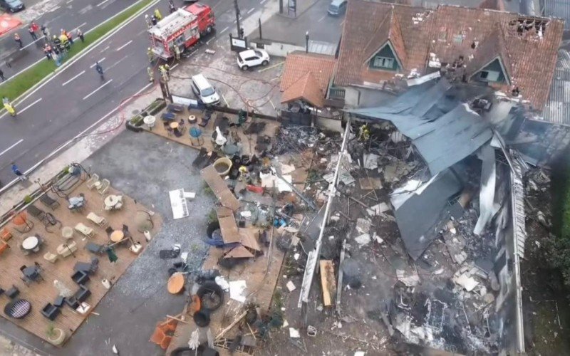 Avião cai e atinge prédios em Gramado | abc+