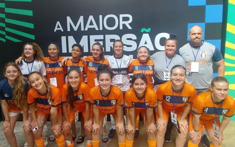 Time feminino de futsal do GuSch ficou em 6º lugar em competição no Paraná | abc+