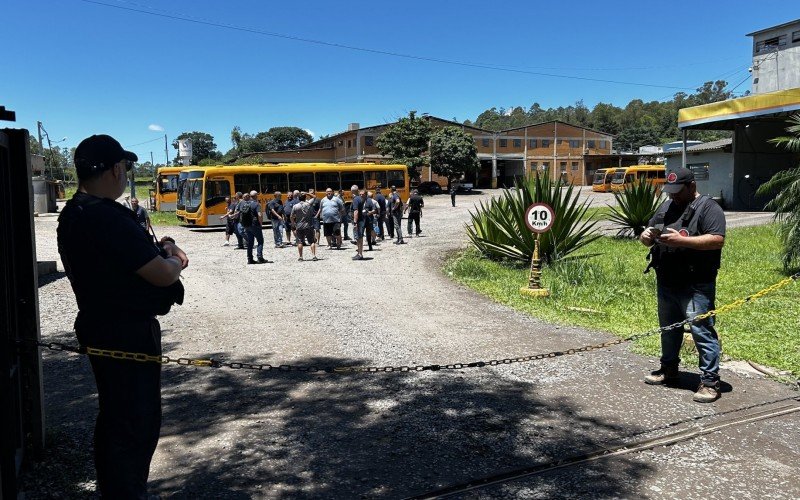 Paralisação dos motoristas da Visac-RS em Novo Hamburgo afeta o deslocamento de usuários do transporte público neste início de semana