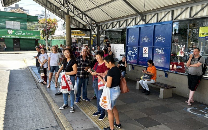 Paralisação dos motoristas da Visac-RS em Novo Hamburgo afeta o deslocamento de usuários do transporte público neste início de semana | abc+