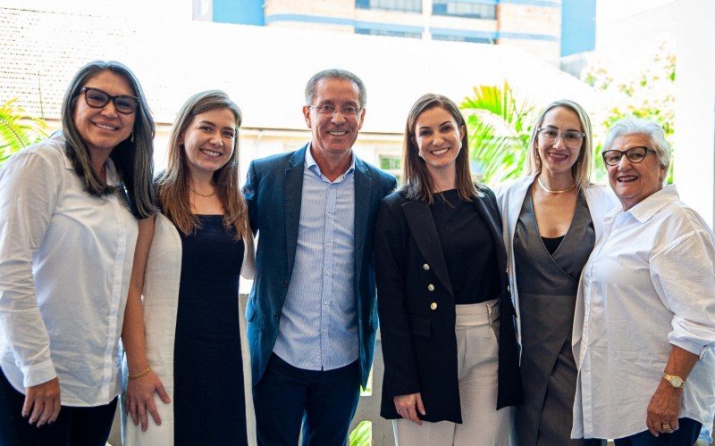 Airton Souza anunciou as secretárias Paula Lopes, Camila Nunes, Carolina Weber, Daniela Fontoura e Beth Colombo