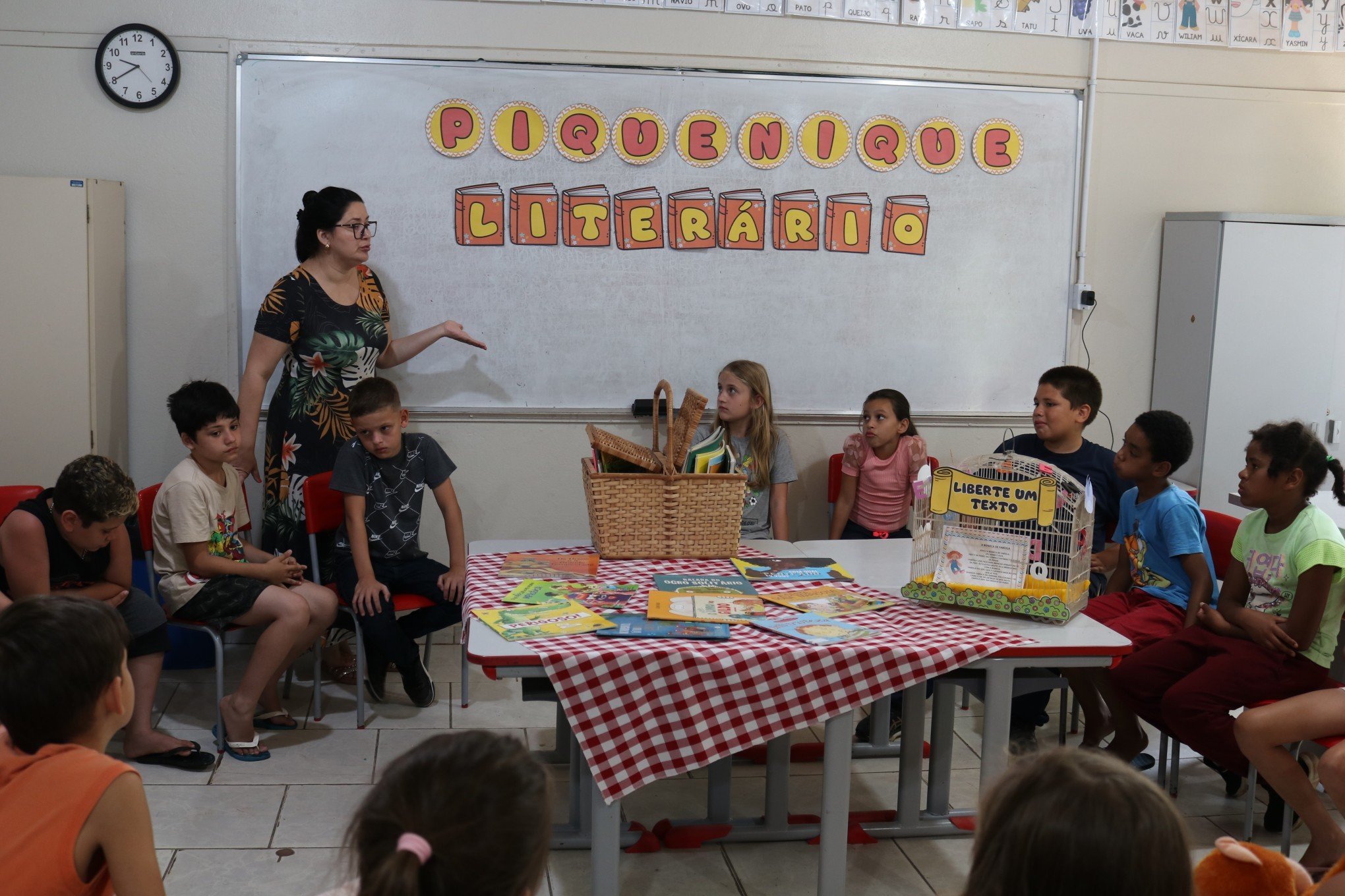 Piquenique Literário promove a leitura na EMEB Conde D'Eu