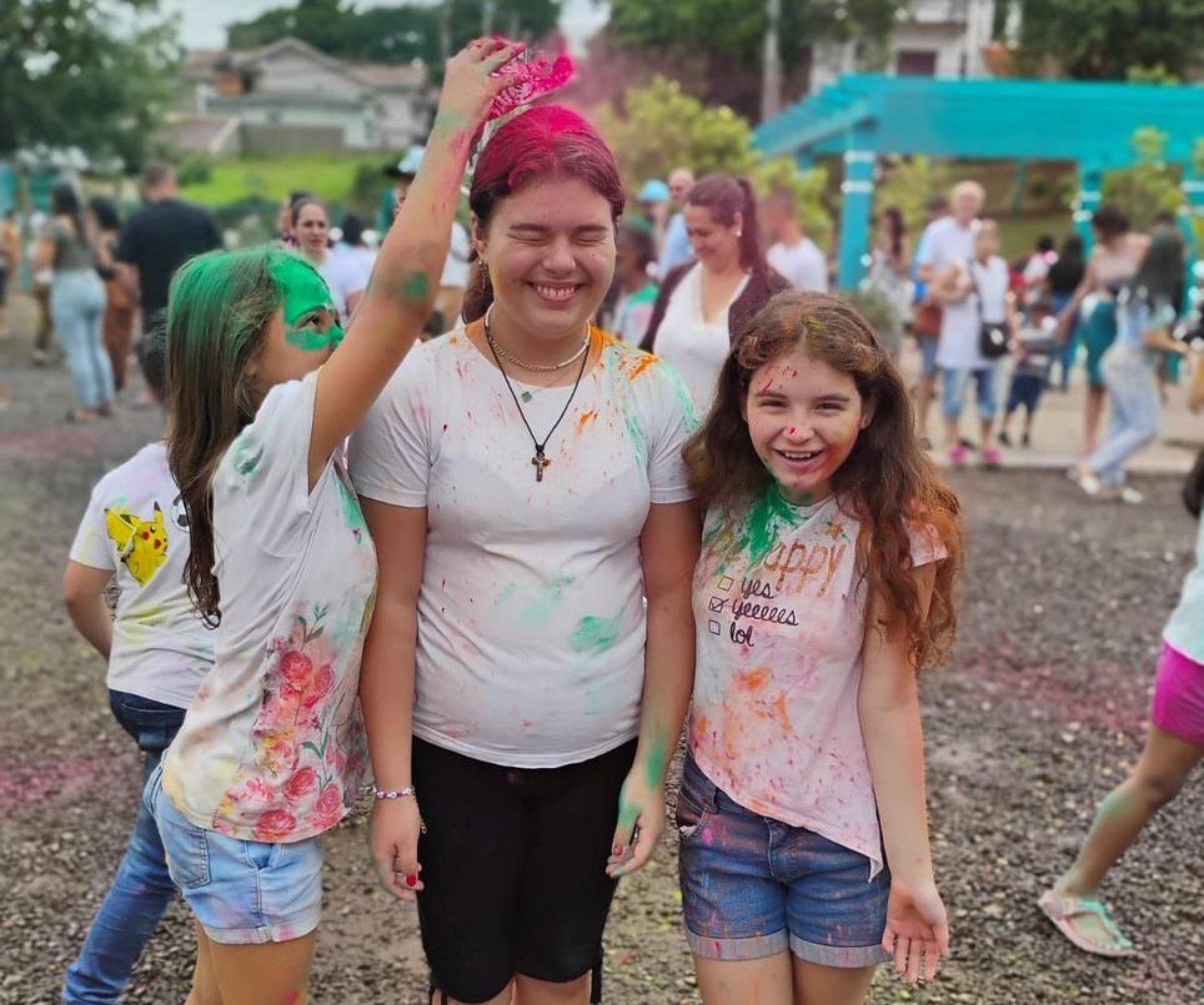 Festa das Cores e várias atividades na EMEB Hugo Engelmann