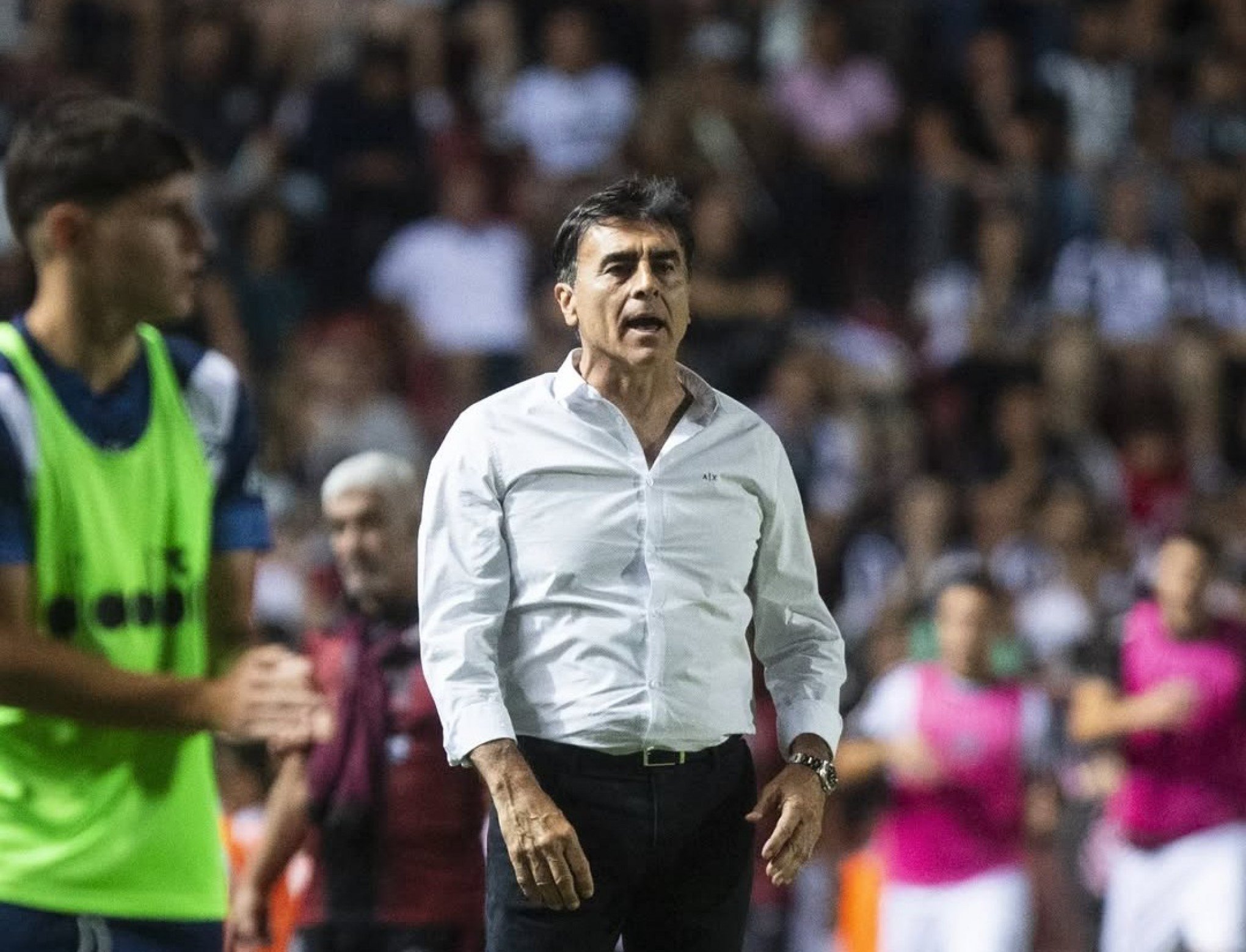 O técnico boliviano que pode fechar com o Grêmio após o fim das negociações com Caixinha