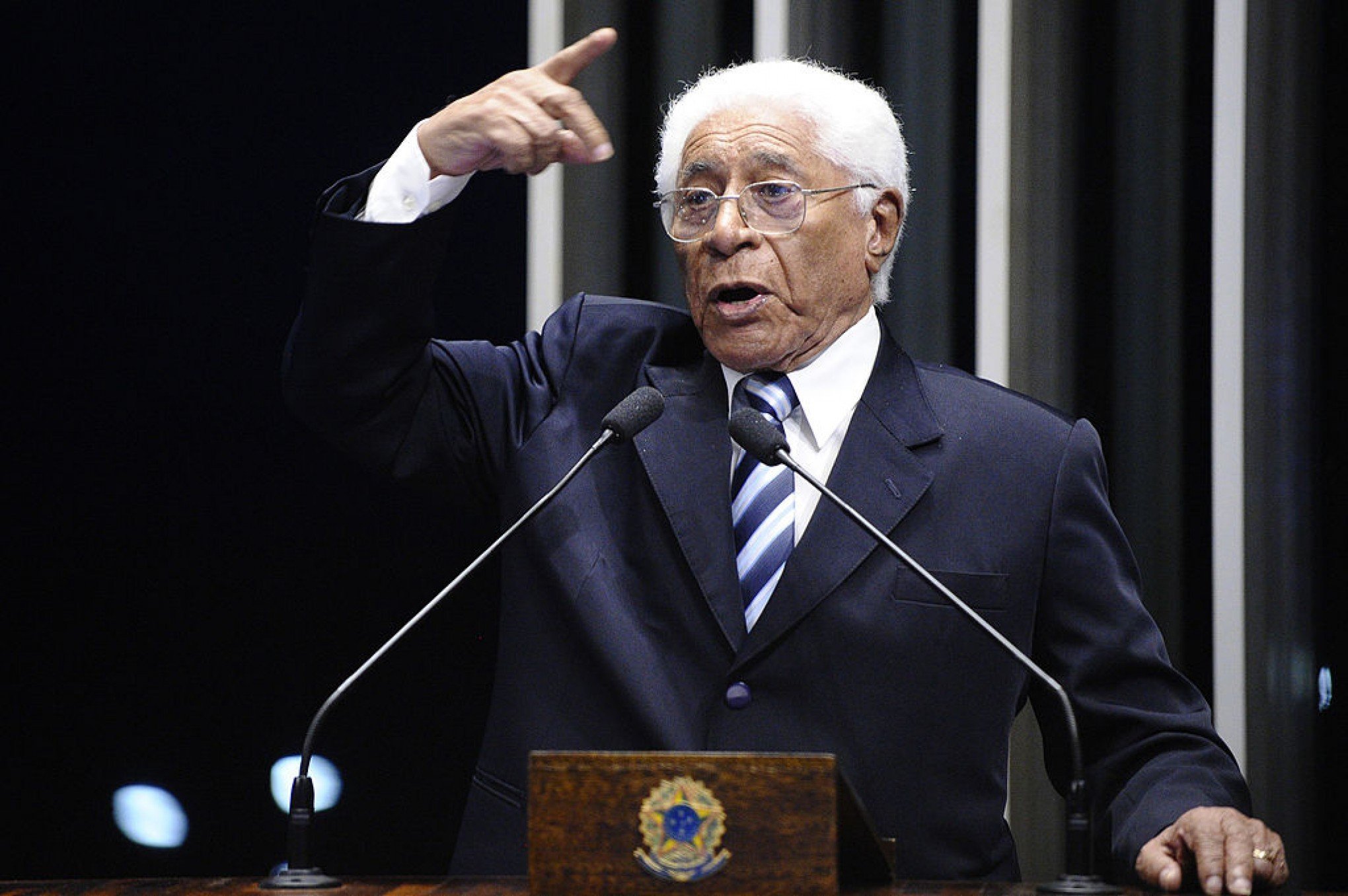 Eduardo Leite decreta luto oficial de três dias e anuncia local do velório do ex-governador Alceu Collares