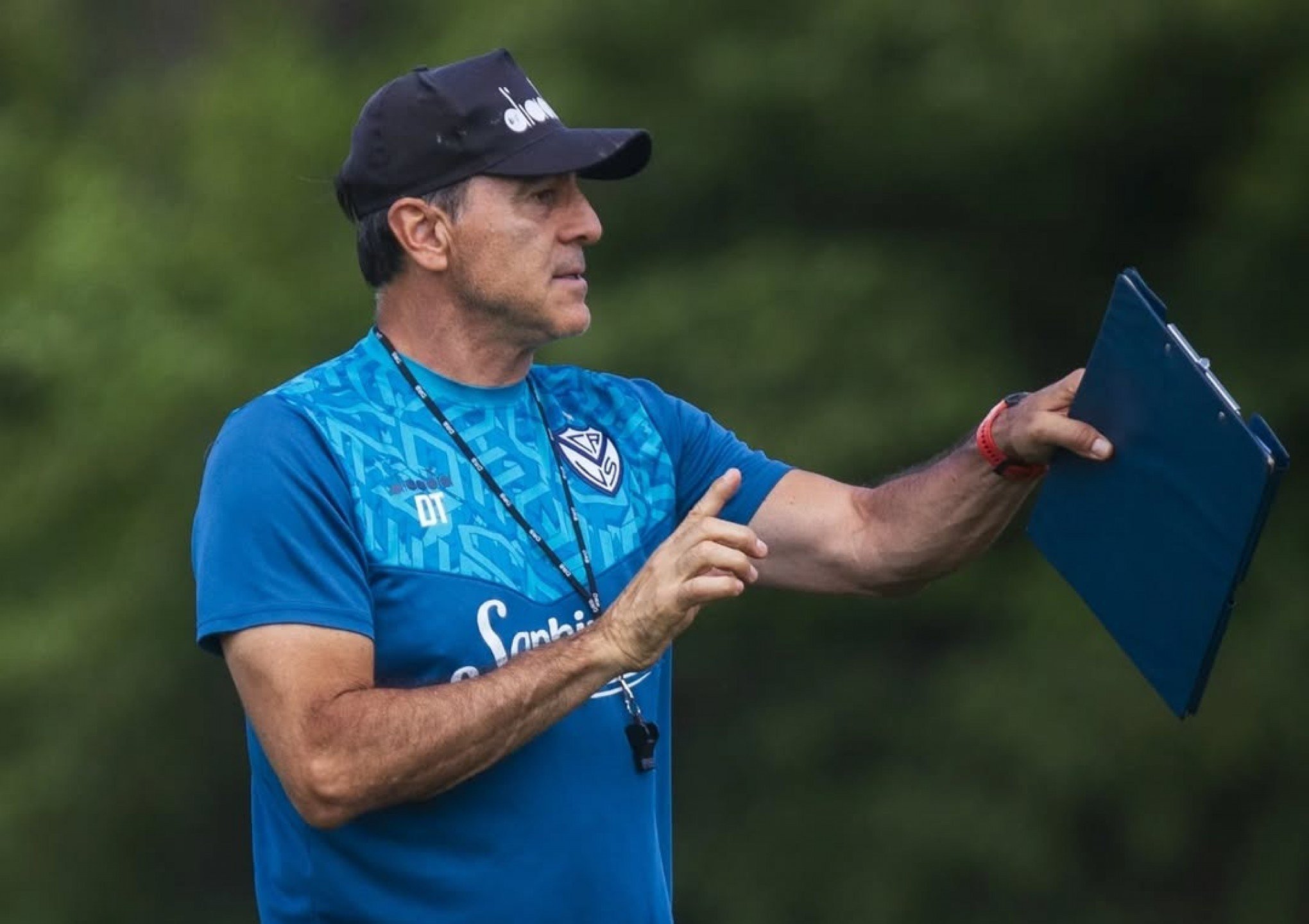 Notícia sobre Gustavo Quinteros anima torcida do Grêmio