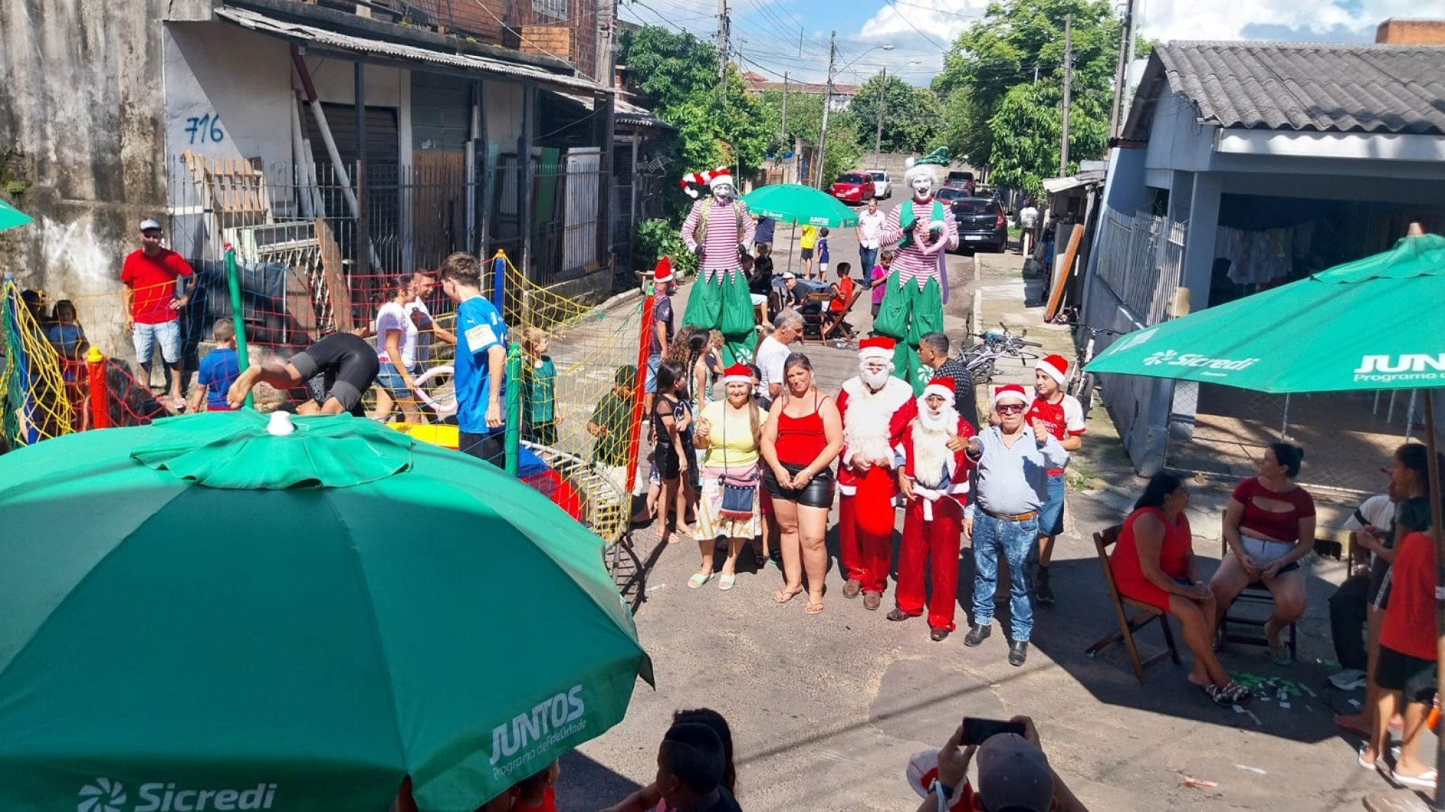 Festa comunitária emociona famílias no bairro Canudos; veja como foi o Natal Feliz 2024