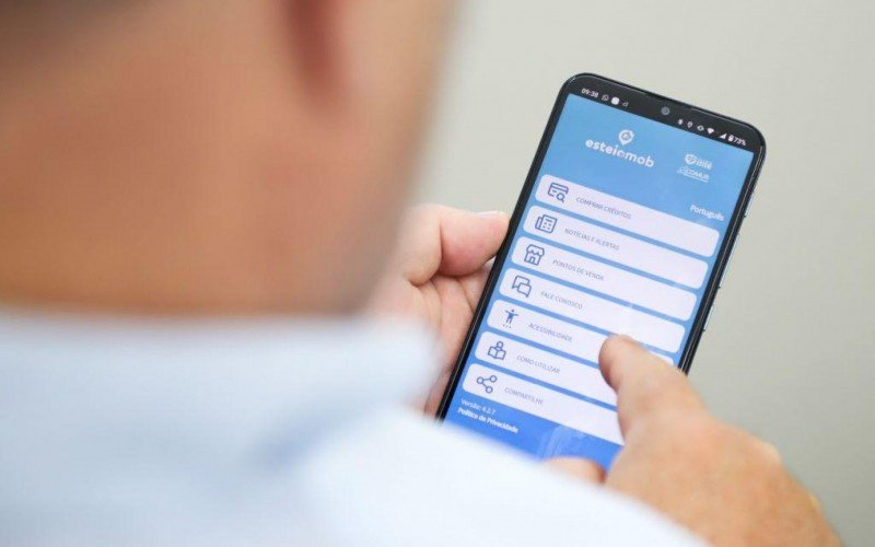 App EsteioMob pode ser baixado gratuitamente nas lojas Google Play, para aparelhos com sistema Android, ou App Store, para smartphones que utilizam iOS 