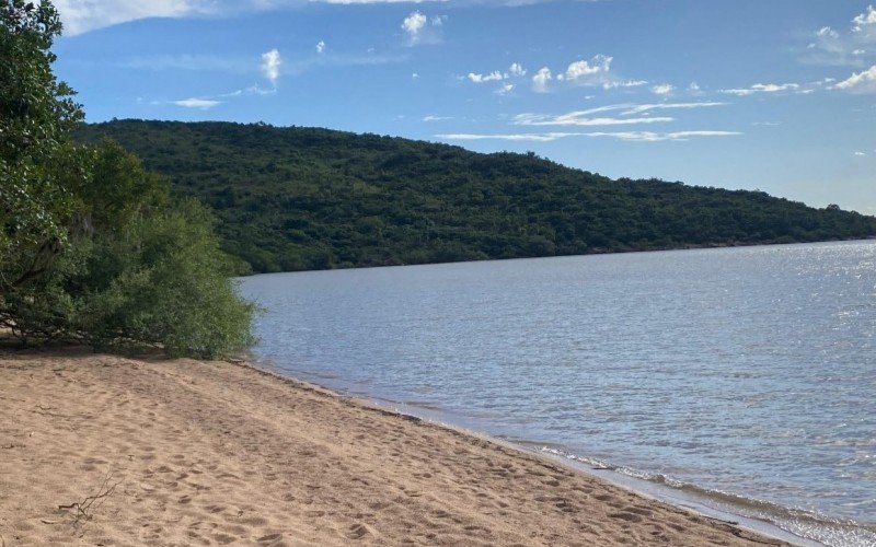 Praia das Pombas no Parque Estadual de Itapuã em Viamão  | abc+