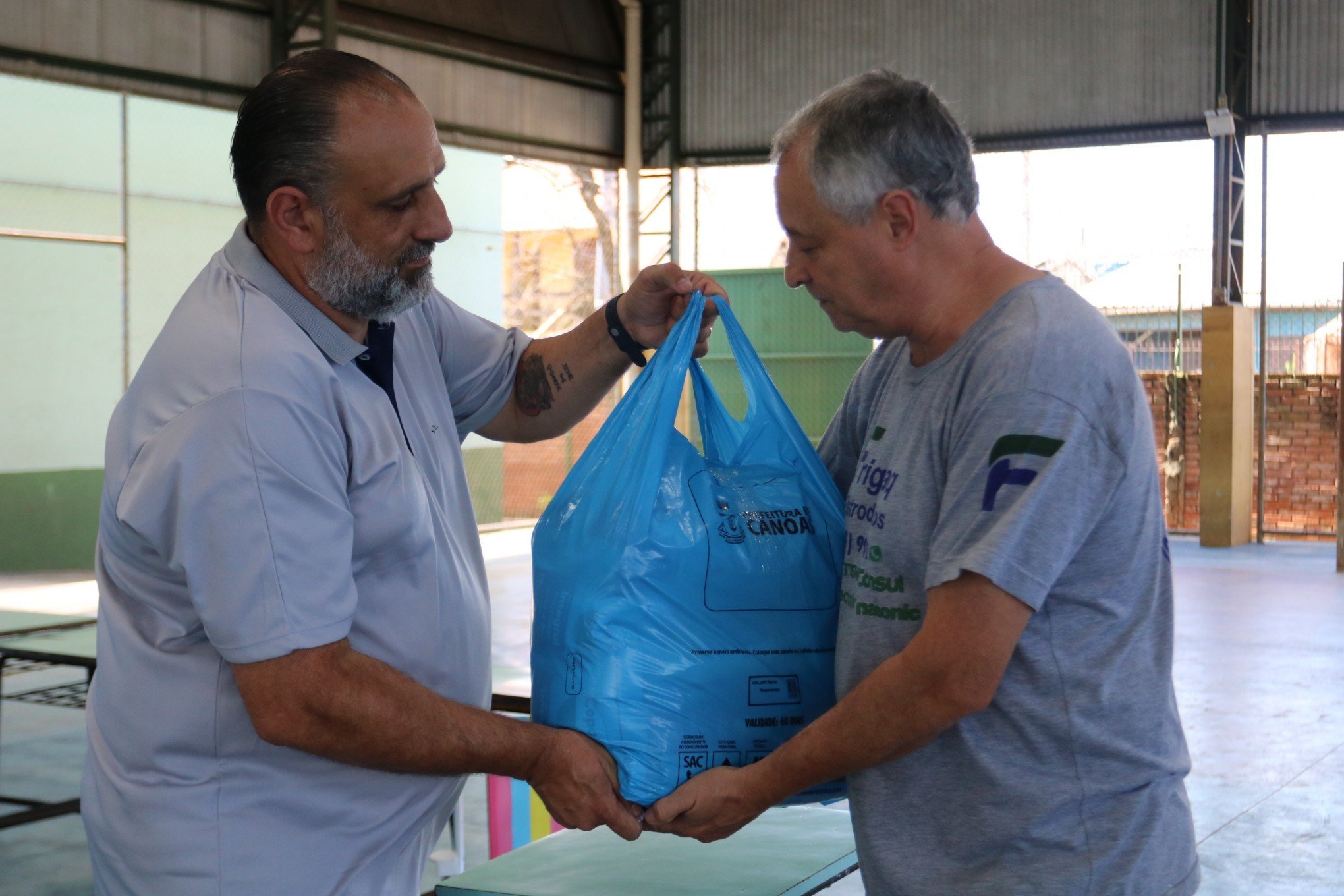 Distribuição de cestas básicas para atingidos pela enchente encerra nesta sexta-feira em Canoas