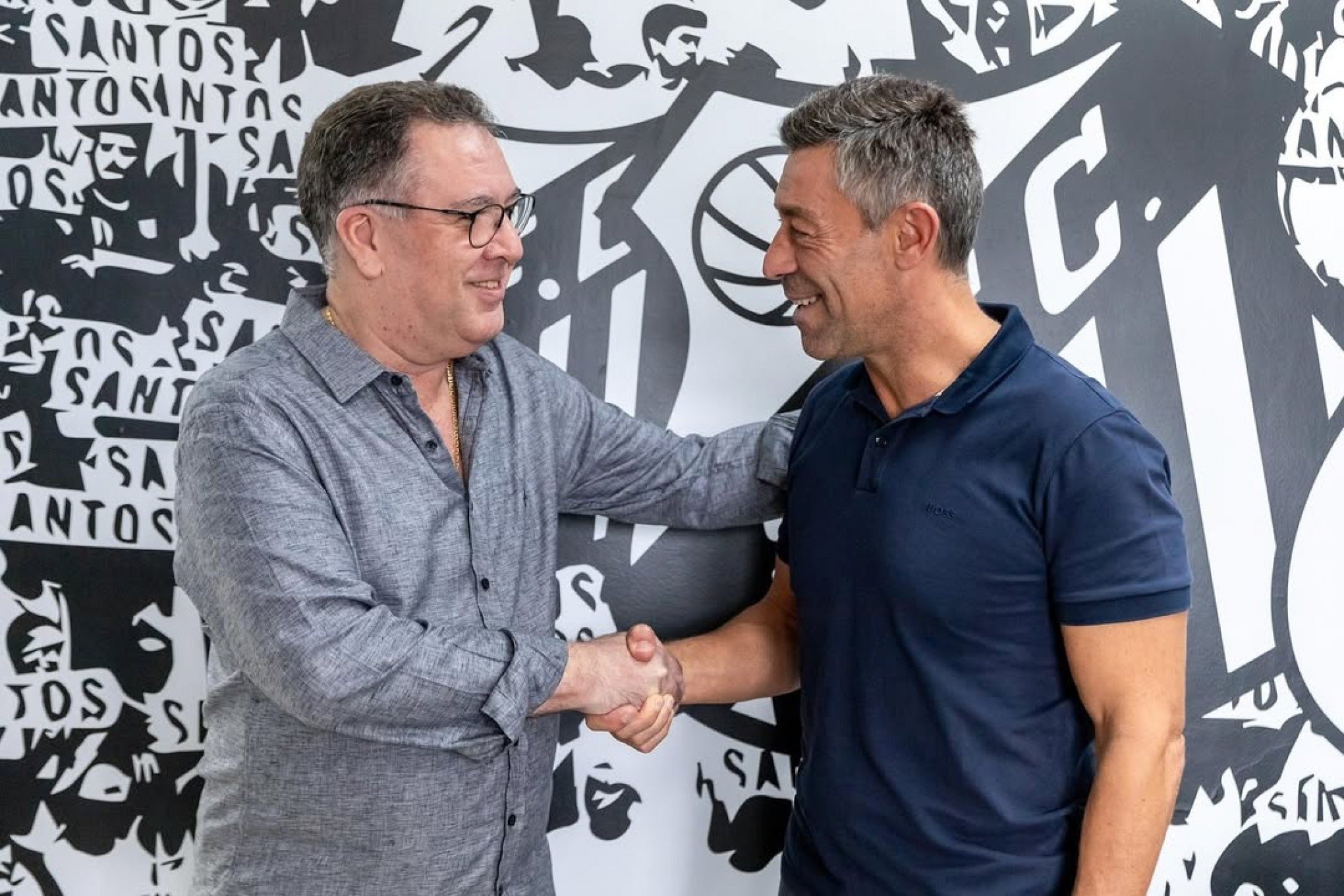 Pedro Caixinha chega ao Brasil para iniciar trabalho no Santos
