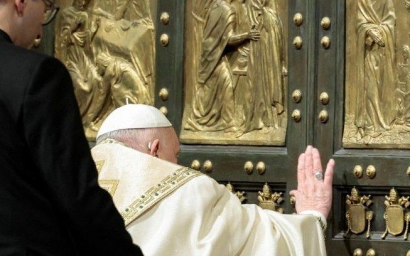 Papa Francisco abriu a Porta Santa da Basílica de São Pedro, inaugurando o 28º Jubileu da história da Igreja Católica | abc+